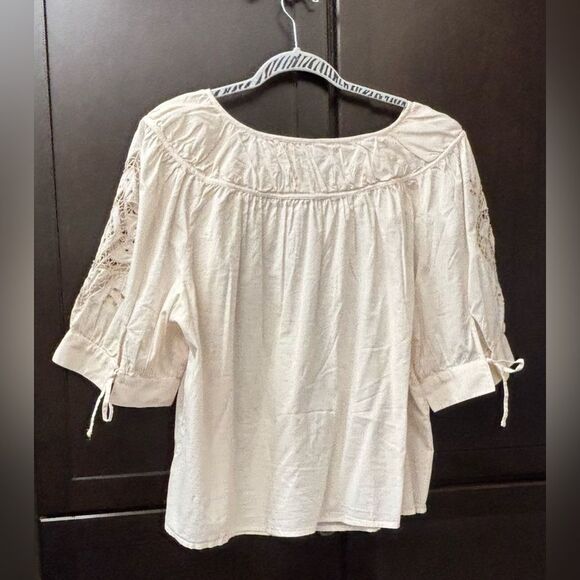 Old Navy Split Neck Eyelet Sleeve Top NWOT - Picture 6 of 12